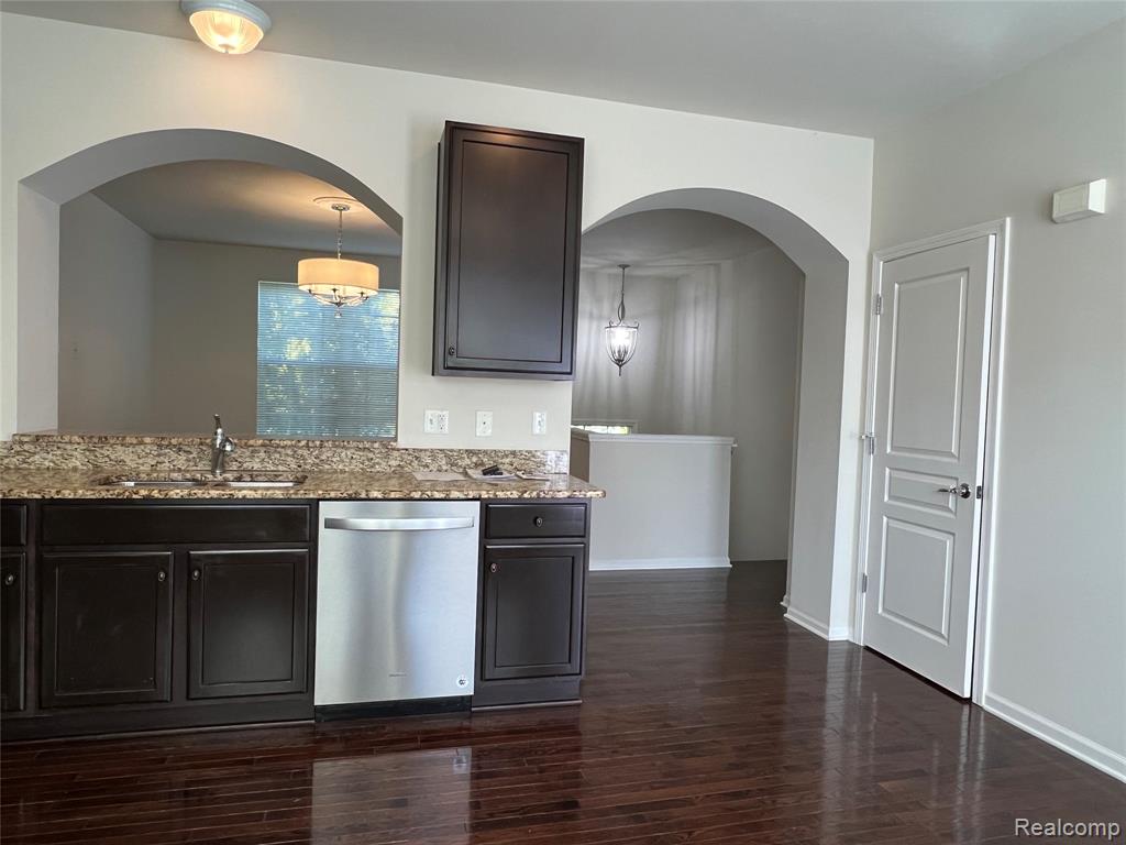 44474 Gwinnett Loop, Novi, MI — Photo 22