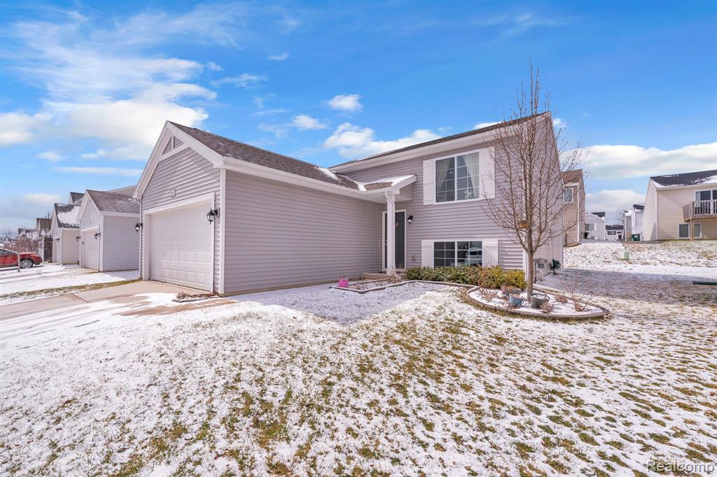 2867 W Fork River Drive, Fowlerville, MI 48836 — Photo 32