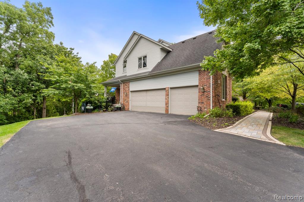 6775 Carlyle Crossing, West Bloomfield, MI — Photo 7