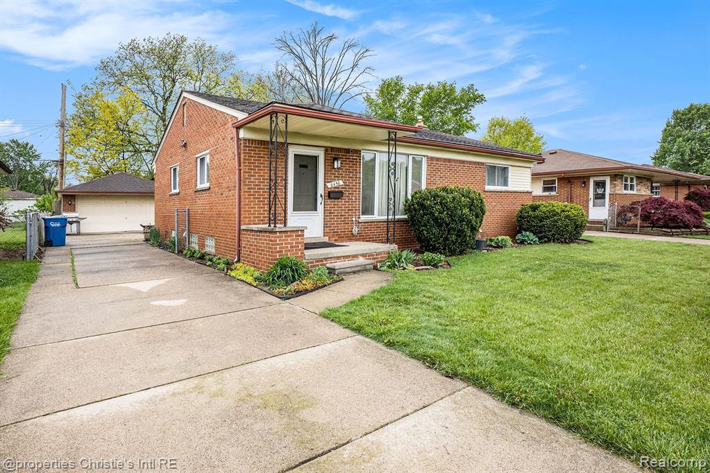 8458 FRANCINE Street, Warren, MI 48093 — Photo 2