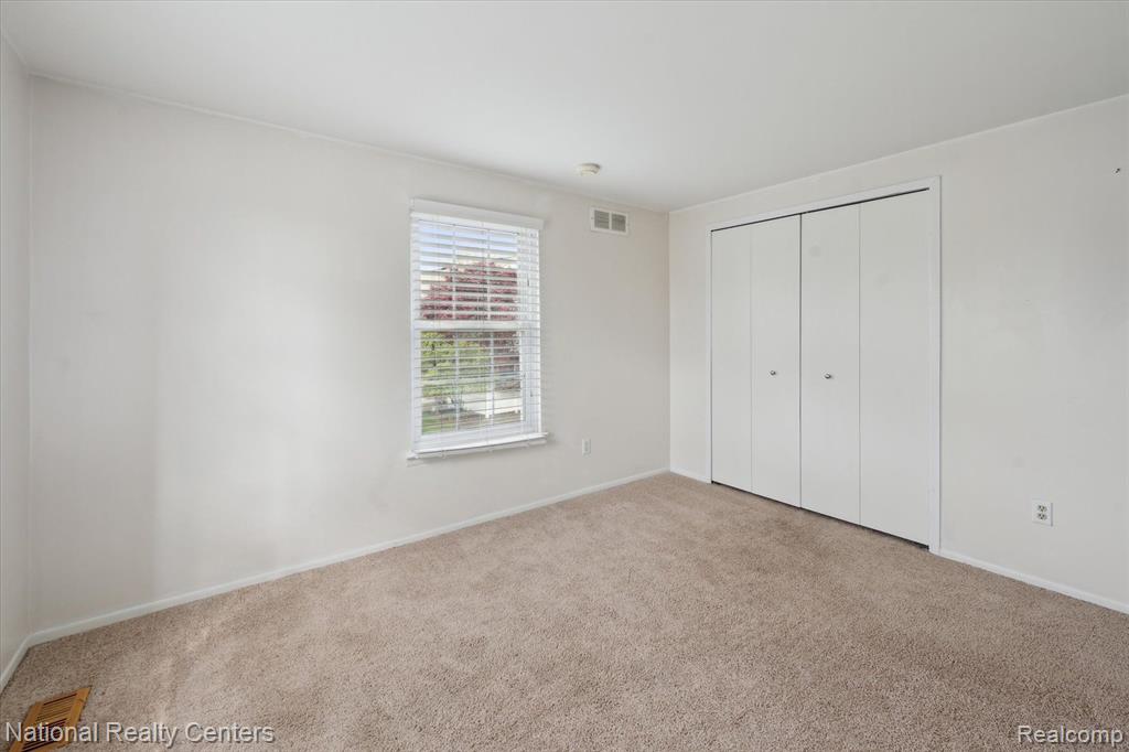 21336 E GLEN HAVEN Circle, Northville, MI 48167 — Photo 15