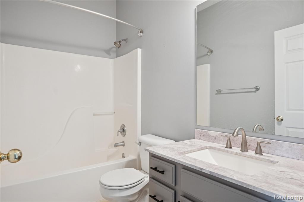 5585 Woodruff Shore Drive, Brighton, MI, 48116