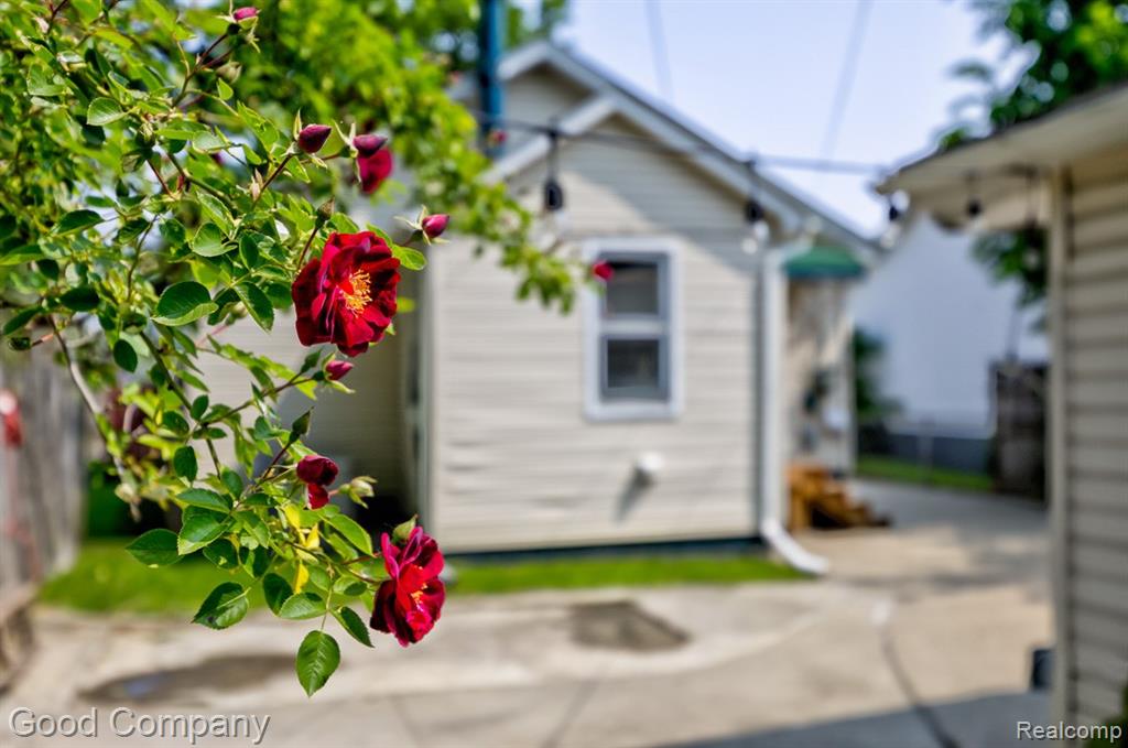 720 E Granet Avenue, Hazel Park, MI 48030 — Photo 45