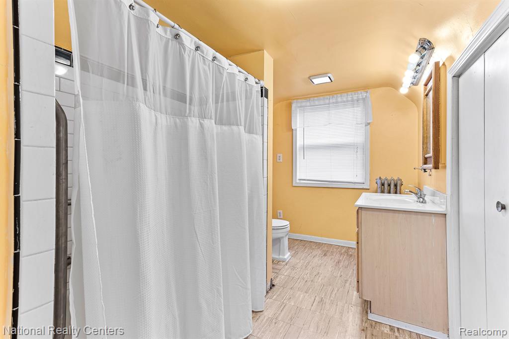 426 E KENILWORTH Avenue, Royal Oak, MI 48067 — Photo 16