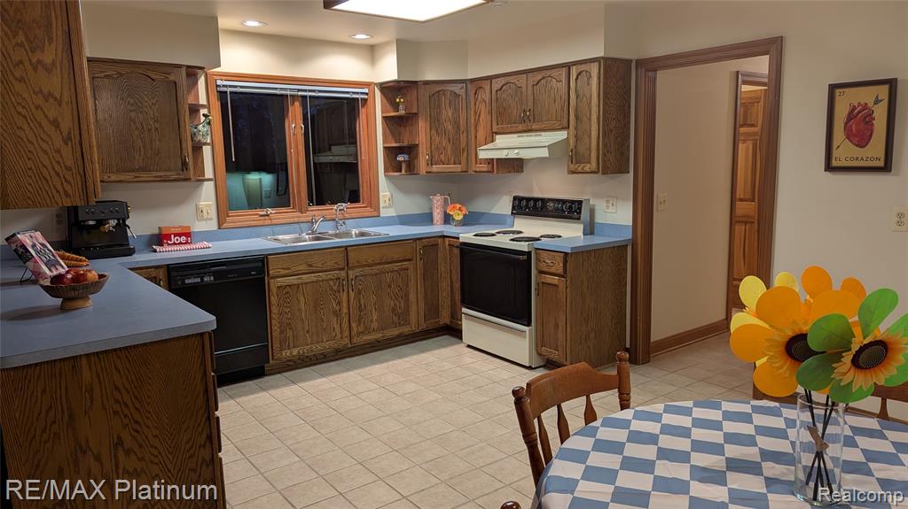 4066 W Knoll, Milford, MI 48380 — Photo 20