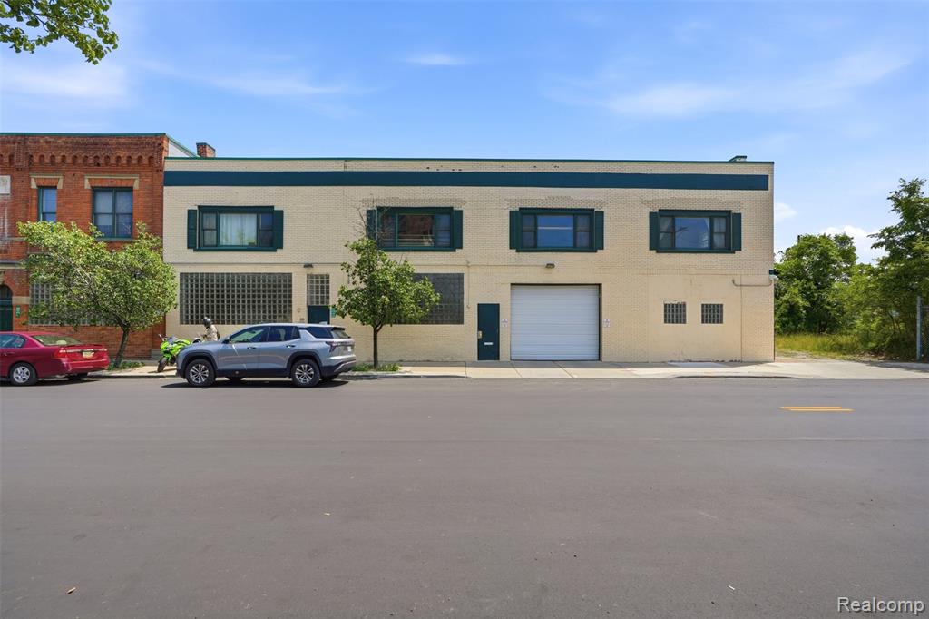436 E Milwaukee Street - Photo 2