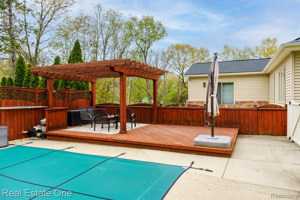 9243 Sherwood Drive, Davisburg, MI 48350 — Photo 43
