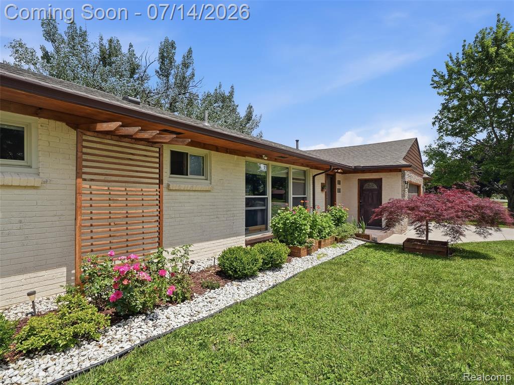 39582 Burton Drive, Novi, MI — Photo 31