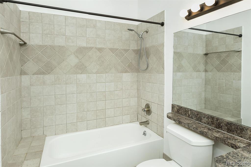29371 LAUREL Drive, Farmington Hills, MI 48331 — Photo 19