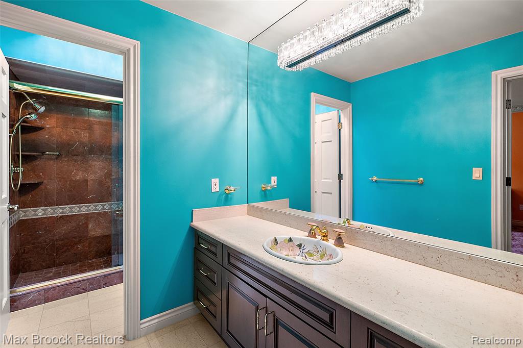 5148 Crest Knolls Court, Bloomfield Hills, MI 48302 — Photo 20