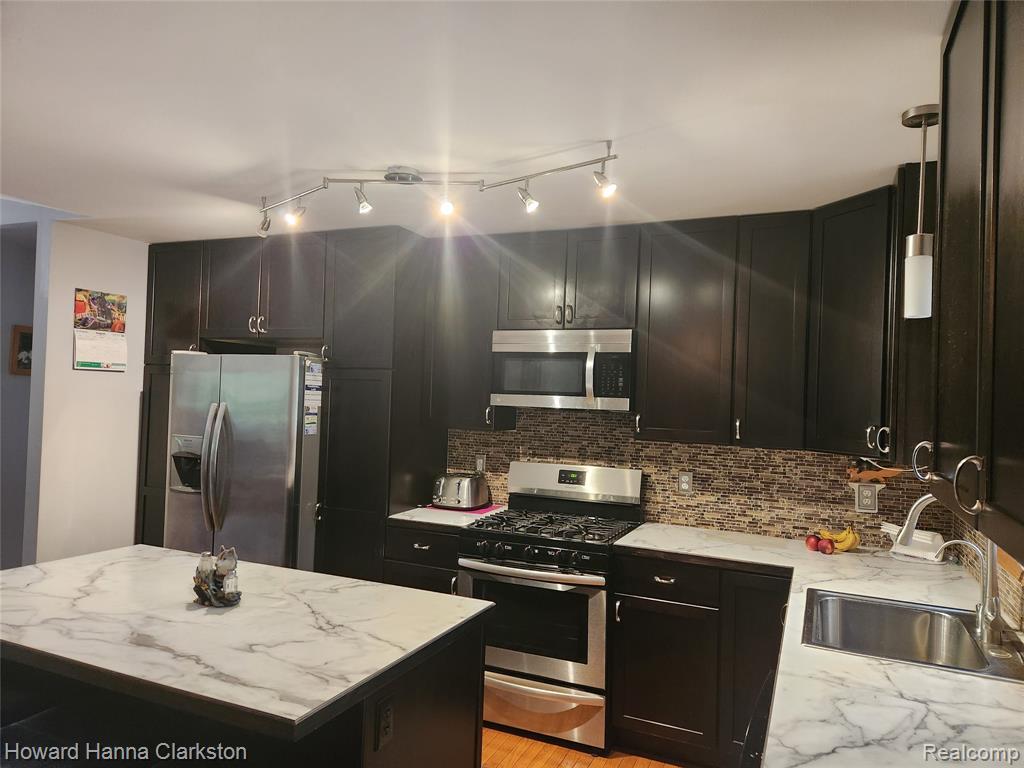 9770 Cedar Island Road, White Lake, MI — Photo 15