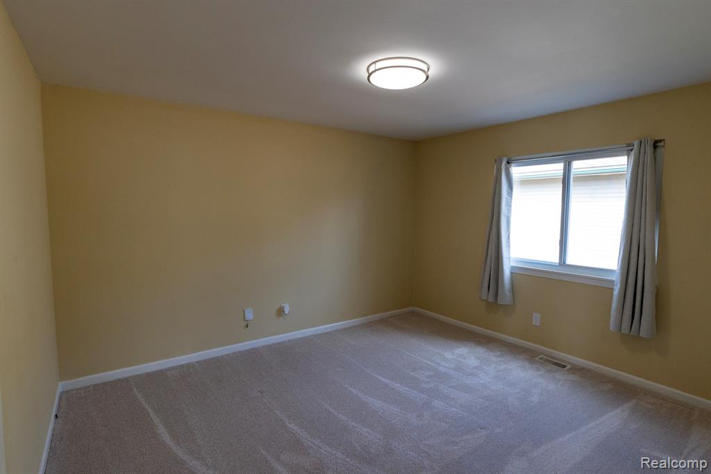 35268 Tilford Street, Rockwood, MI — Photo 16