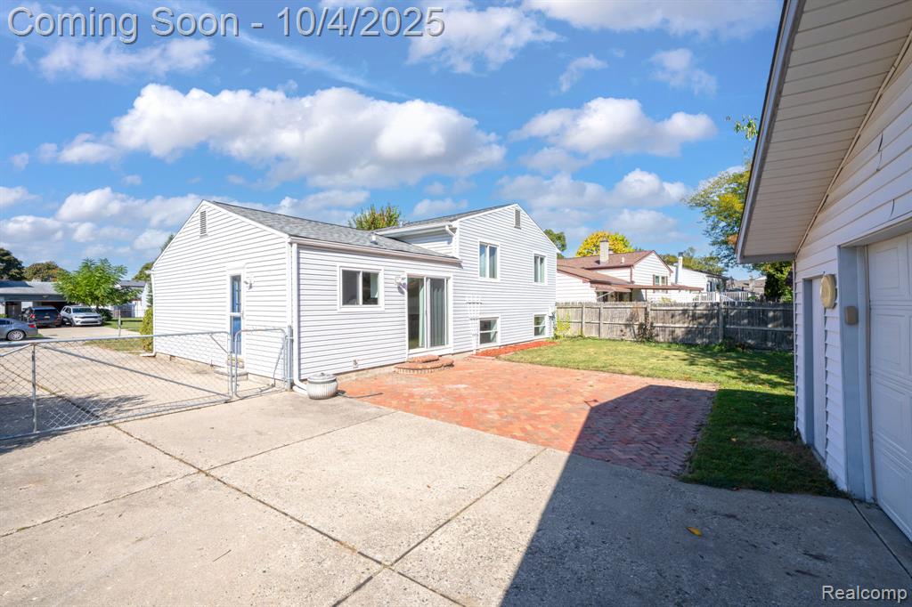 42708 Wilmington Drive, Sterling Heights, MI 48313 — Photo 34