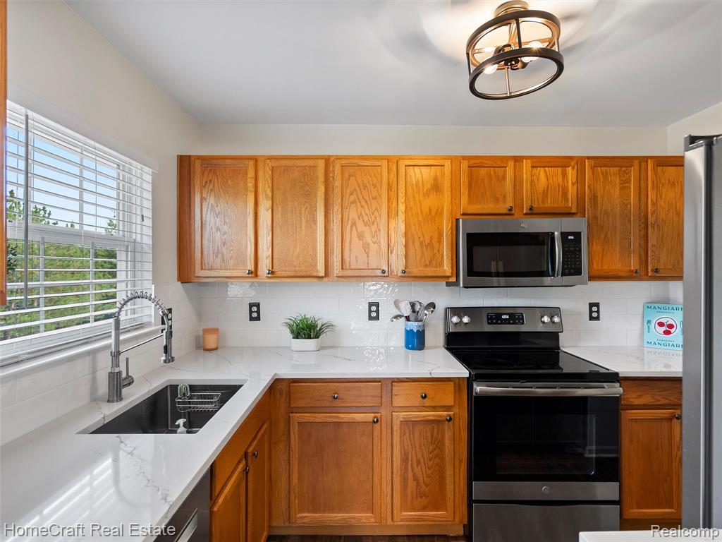 16880 DOVER Drive, 120, Northville, MI 48168 — Photo 10