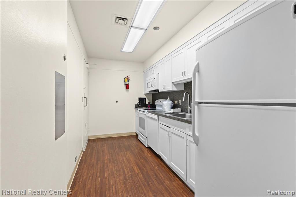 5000 Town Center, 408, Southfield, MI 48075 — Photo 20