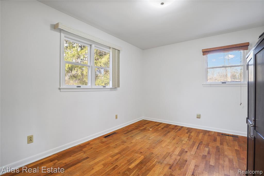 4386 Bennett Drive, Burton, MI 48519 — Photo 43