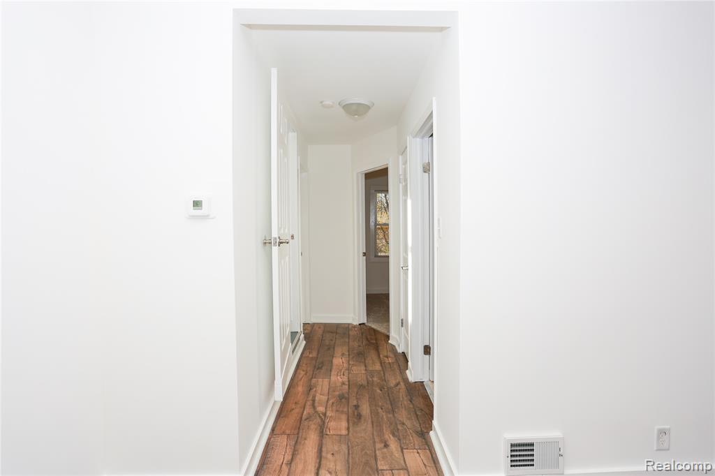 8411 Plainview Avenue, Detroit, MI 48228 — Photo 5