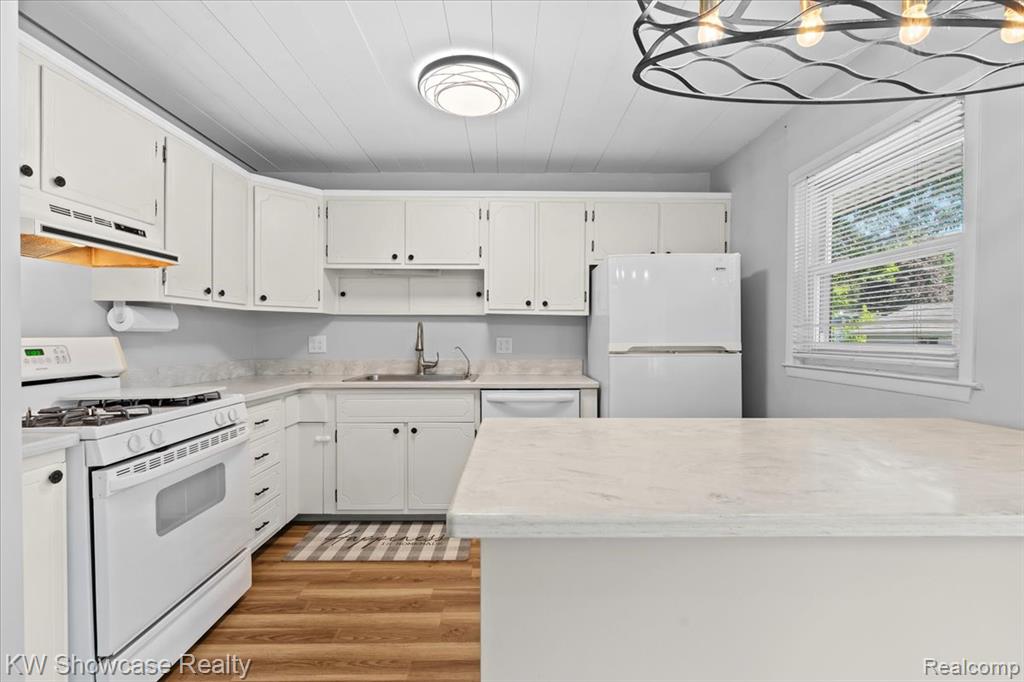 2370 Roselawn Street, Wolverine Lake, MI 48390 — Photo 6