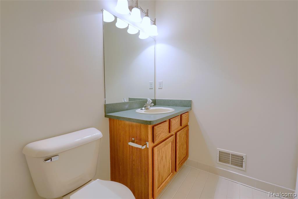 4434 Honeysuckle Drive, Sterling Heights, MI 48314 — Photo 22