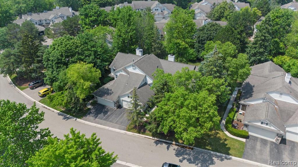 7570 Danbury Circle, West Bloomfield, MI — Photo 3