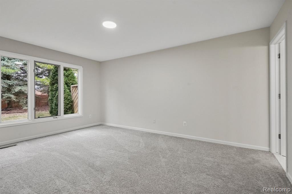 55511 BOARDWALK Drive, Shelby Twp, MI 48316 — Photo 10