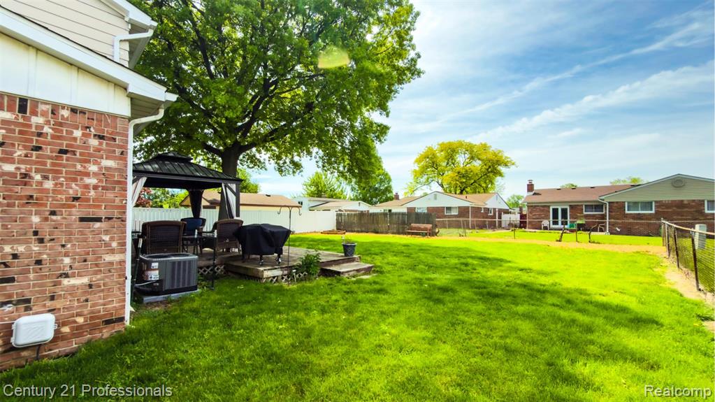 20463 Law Avenue, Brownstown, MI 48183 — Photo 65