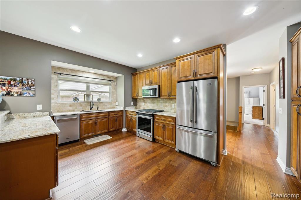 9566 KINGSWAY Circle, Clarkston, MI 48348 — Photo 20