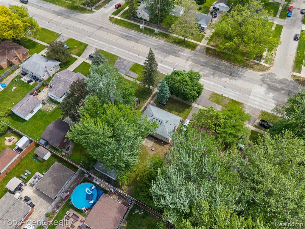9319 MERRIMAN Road, Livonia, MI 48150 — Photo 35