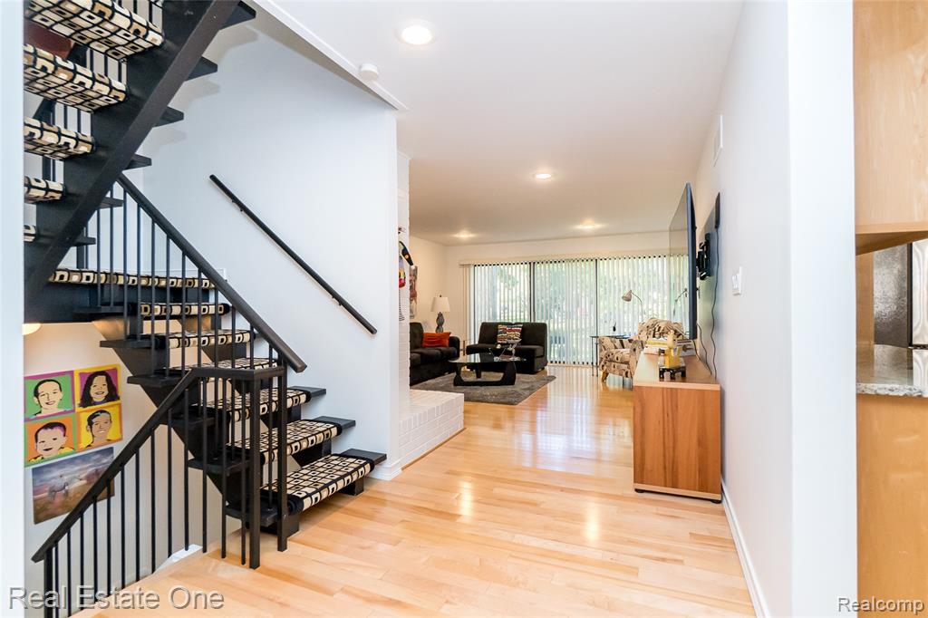 7308 Creek View Circle, West Bloomfield, MI — Photo 11