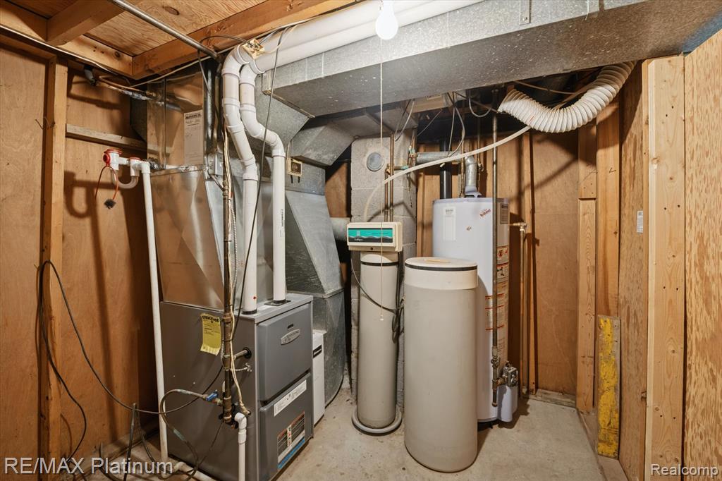 707 Briarwood Lane, Fenton, MI 48430 — Photo 23