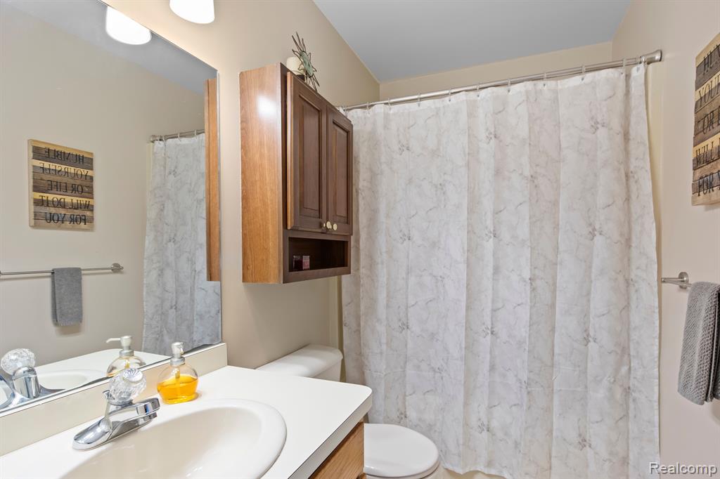6330 STONEWOOD Drive, White Lake, MI 48383 — Photo 24
