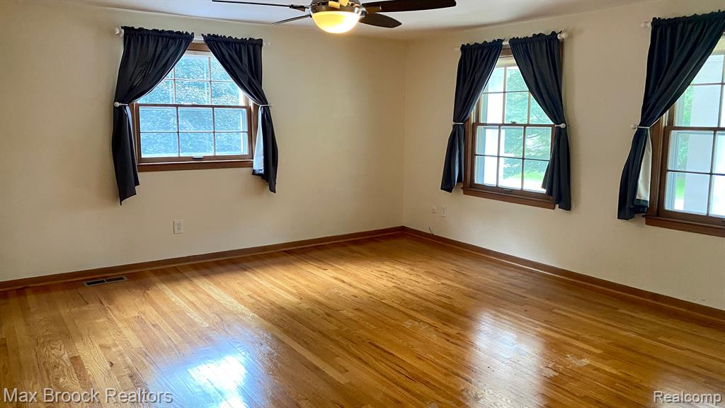 5291 DEEP WOOD Road, Bloomfield Hills, MI 48302 — Photo 11