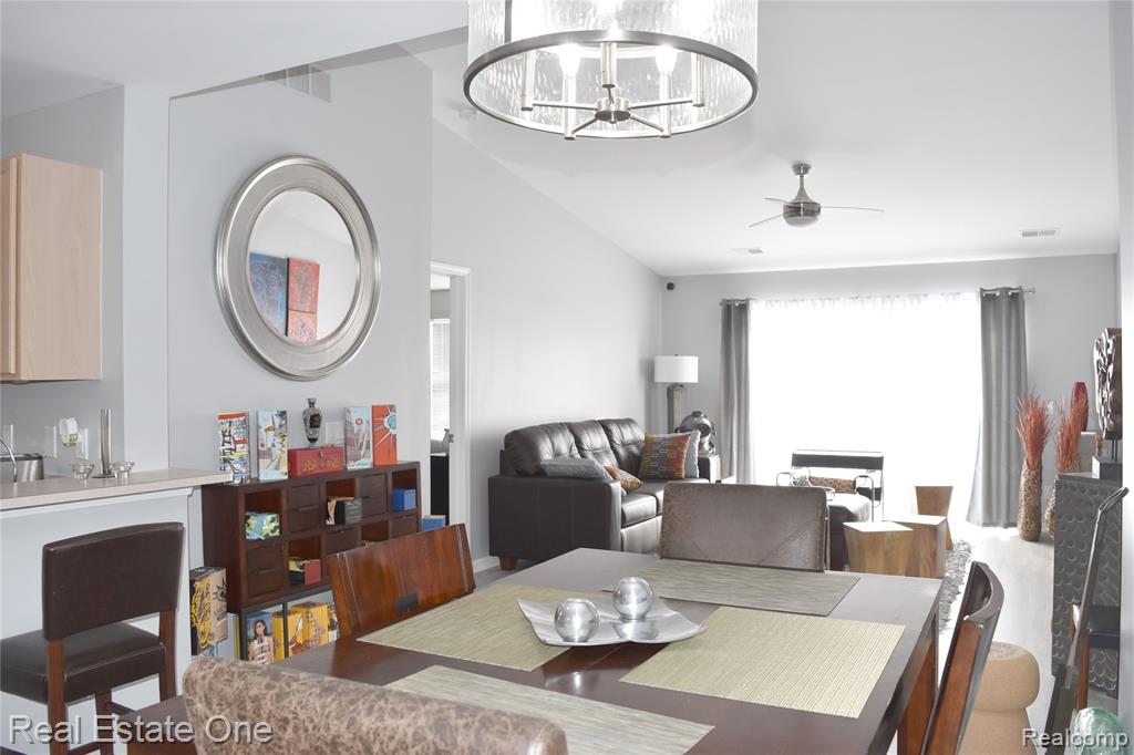 43513 Pendleton Circle, Sterling Heights, MI 48313 — Photo 2