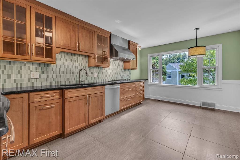 31923 Bella Vista Drive, Farmington, MI 48334 — Photo 6