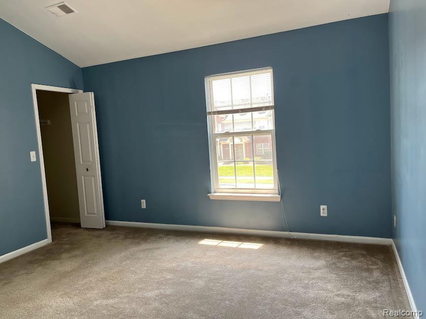 20039 HIDDEN OAKS Drive, Trenton, MI 48183 — Photo 5