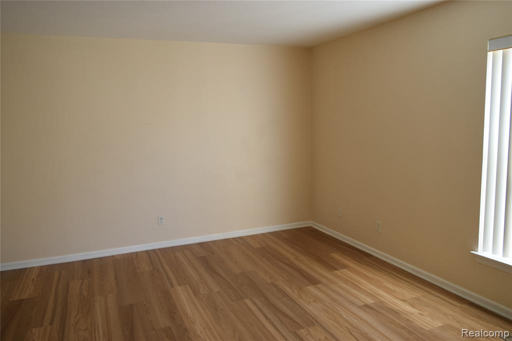 5452 PINE AIRES Drive, Sterling Heights, MI 48314 — Photo 9