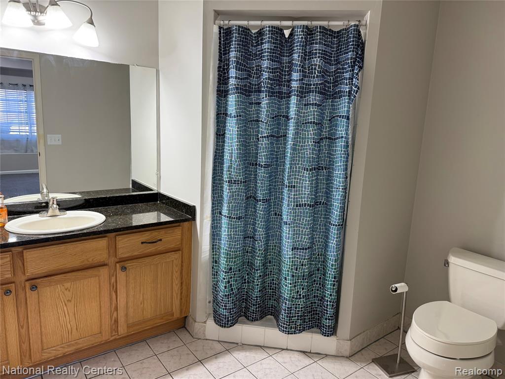 5686 Acorn Lane, Sterling Heights, MI 48314 — Photo 16