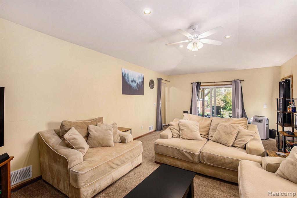 5807 Shetland Way, Waterford, MI 48327 — Photo 13