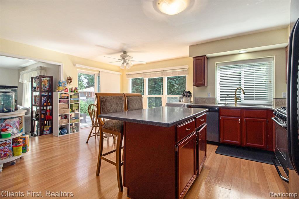7140 OAKLEAF Court, Canton, MI 48187 — Photo 14