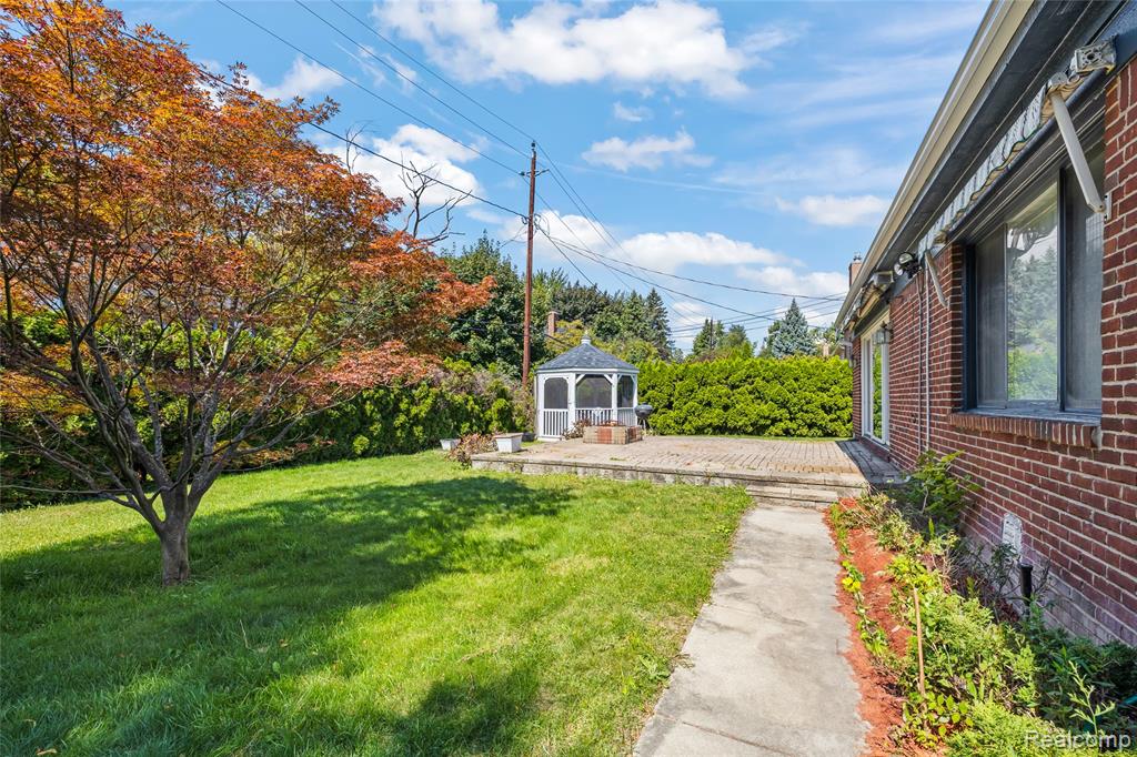 441 Parkview Drive Drive, Detroit, MI 48214 — Photo 41