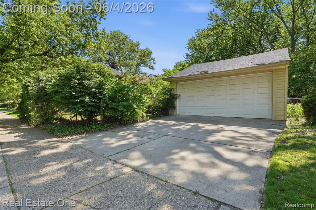 448 Allard Avenue, Grosse Pointe, MI 48236 — Photo 37
