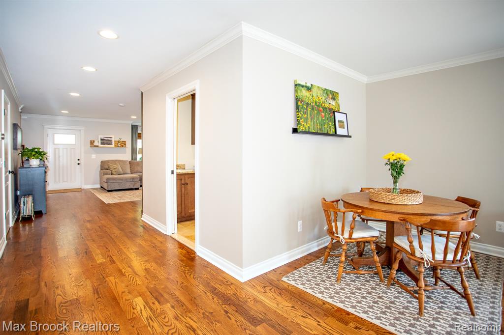 924 N Maple Avenue, Royal Oak, MI 48067 — Photo 8