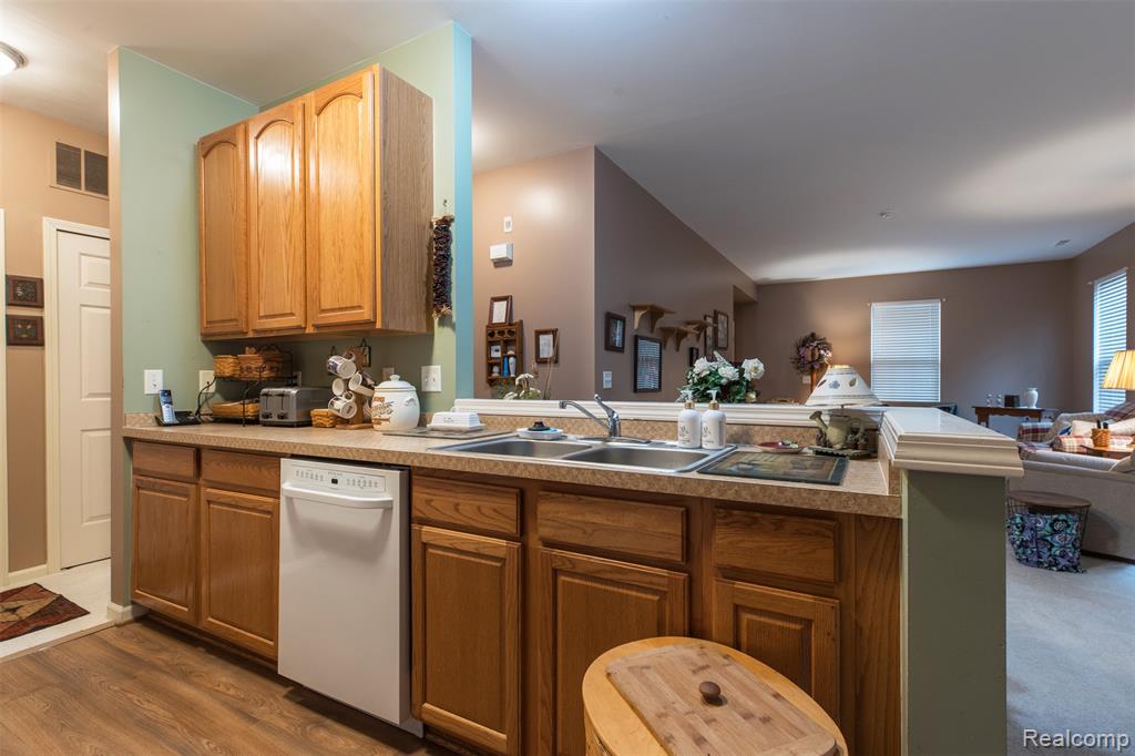 1890 Cedar Valley Drive, 38, Canton, MI 48188 — Photo 16