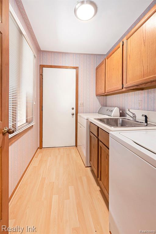 35300 BLUE SPRUCE Drive, Farmington Hills, MI 48335 — Photo 8