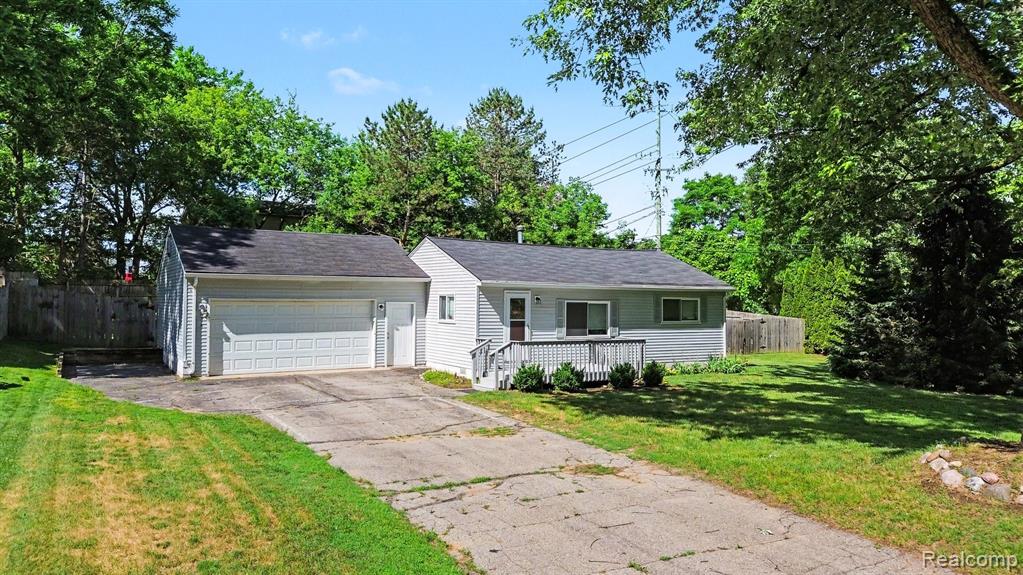 9315 Hillcrest Road, Clarkston, MI 48348 — Photo 27