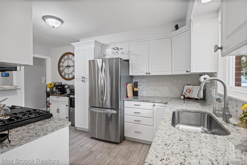 828 W Baker Avenue, Clawson, MI — Photo 16
