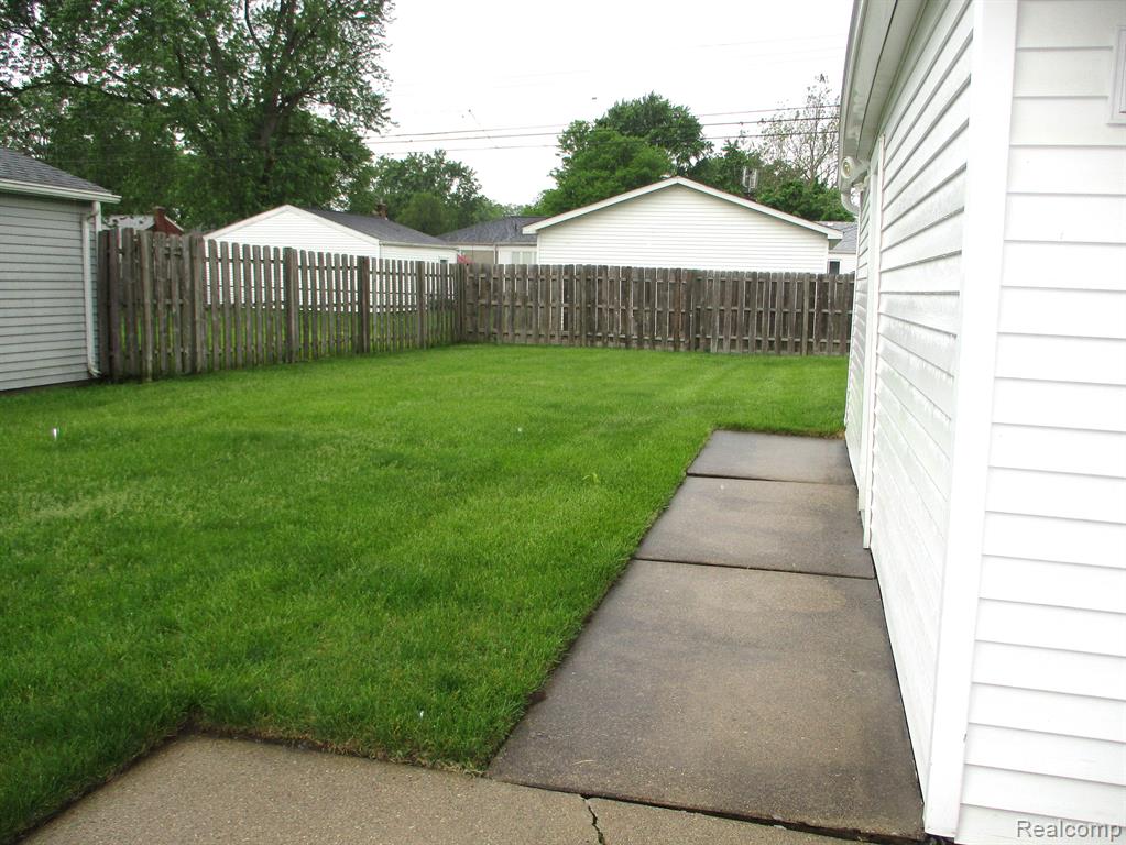 831 CARDWELL Street, Garden City, MI — Photo 23