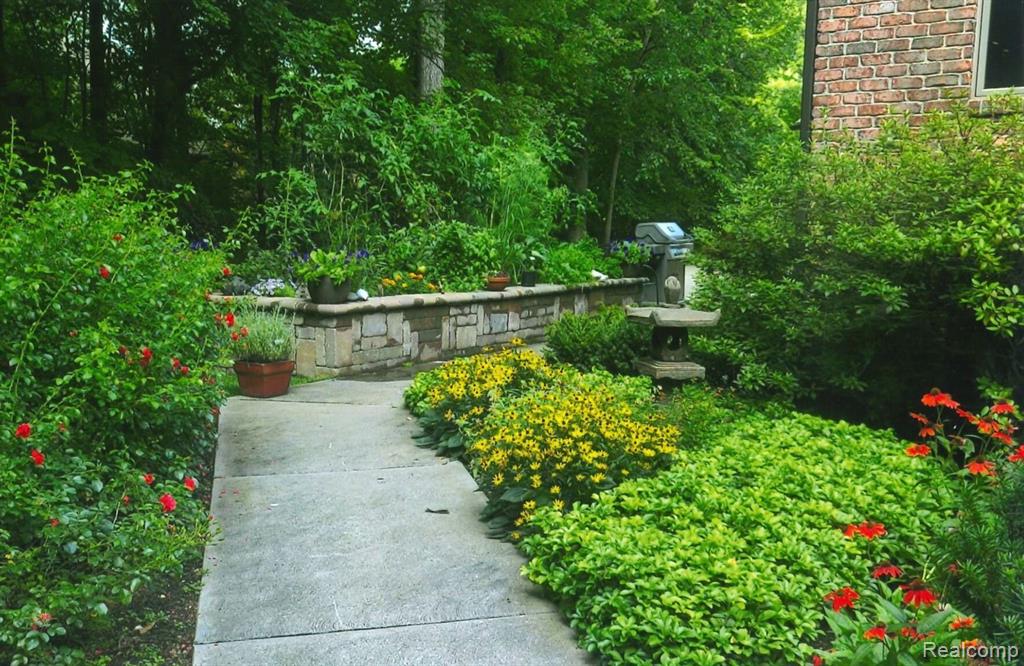 9018 CASCADE Drive, South Lyon, MI 48178 — Photo 34