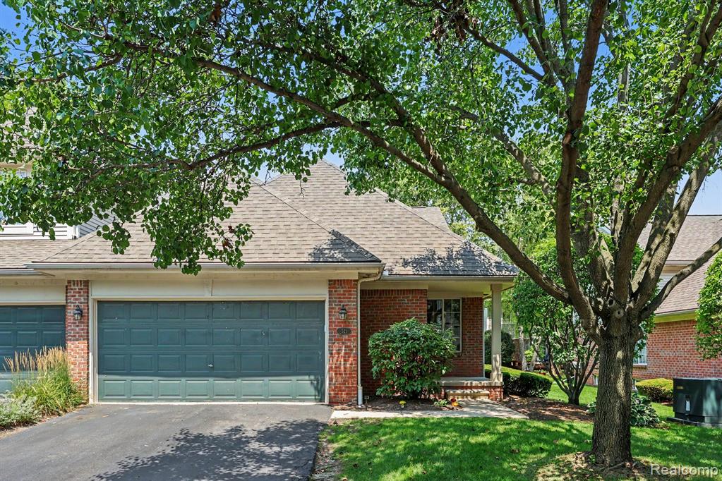 521 Macwilliams Lane, 11, Royal Oak, MI 48067 — front exterior