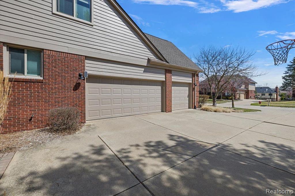 47082 NORTHUMBERLAND Street, Novi, MI — Photo 16